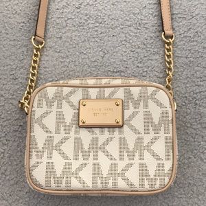 Never been used! MICHAELMichael Kors Crossbody Bag